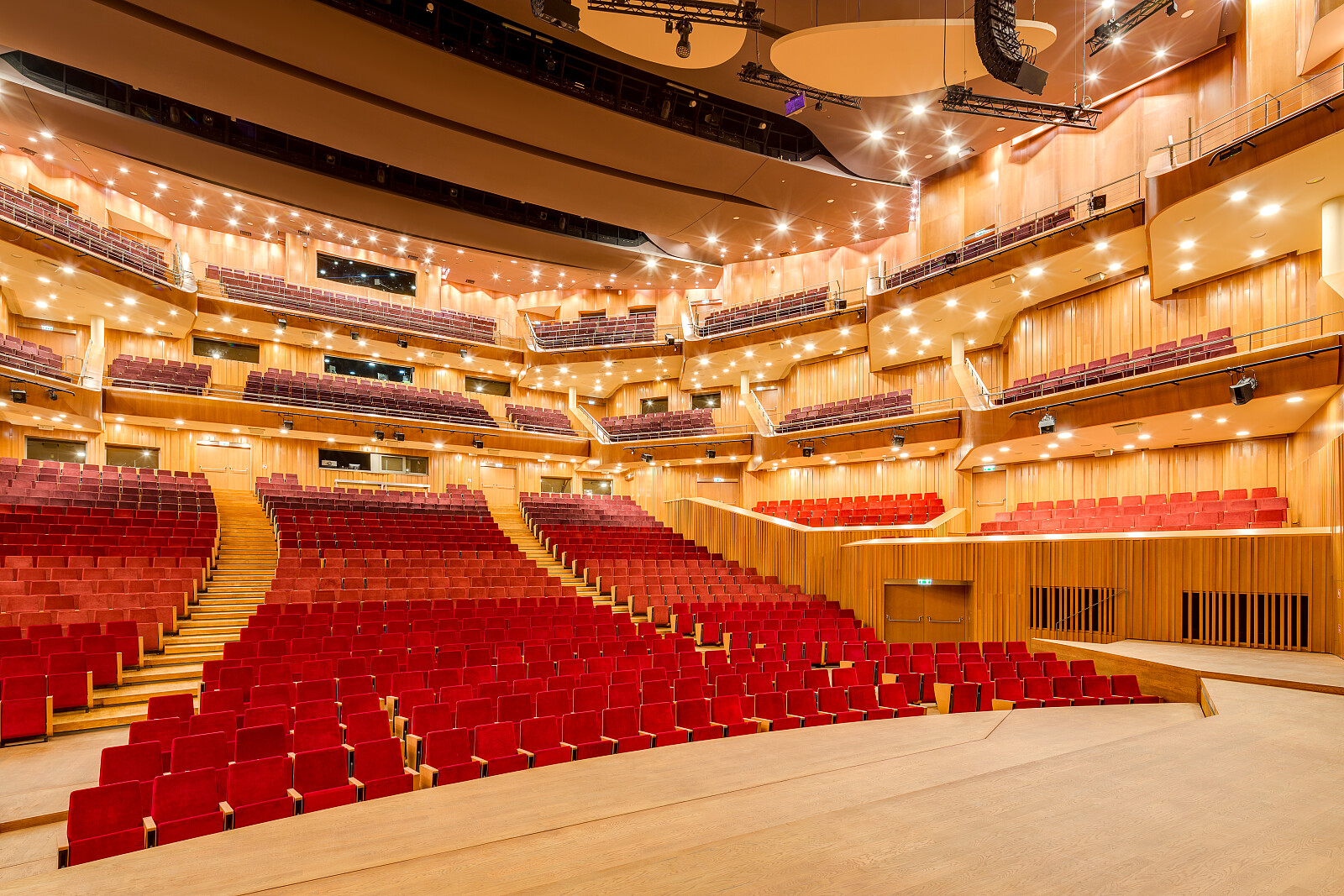 Auditorium hall (8).jpg [13.33 MB]