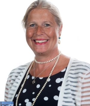 Professor Julia Verne (Biog) Professor Julia Verne (Biog)